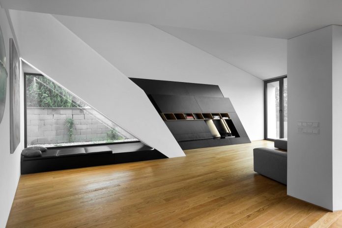 minimalist-home-design-located-south-sloping-plot-residential-part-prague-11