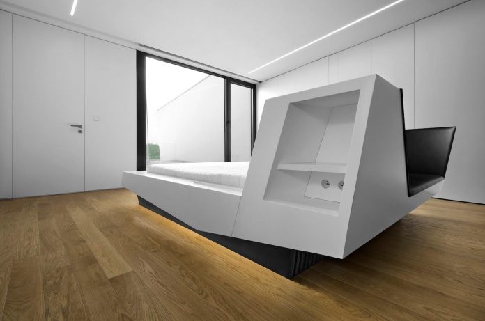 minimalist-home-design-located-south-sloping-plot-residential-part-prague-18