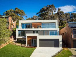 The Tathra Residence maximises the magnificent ocean views and it's also highly energy efficient