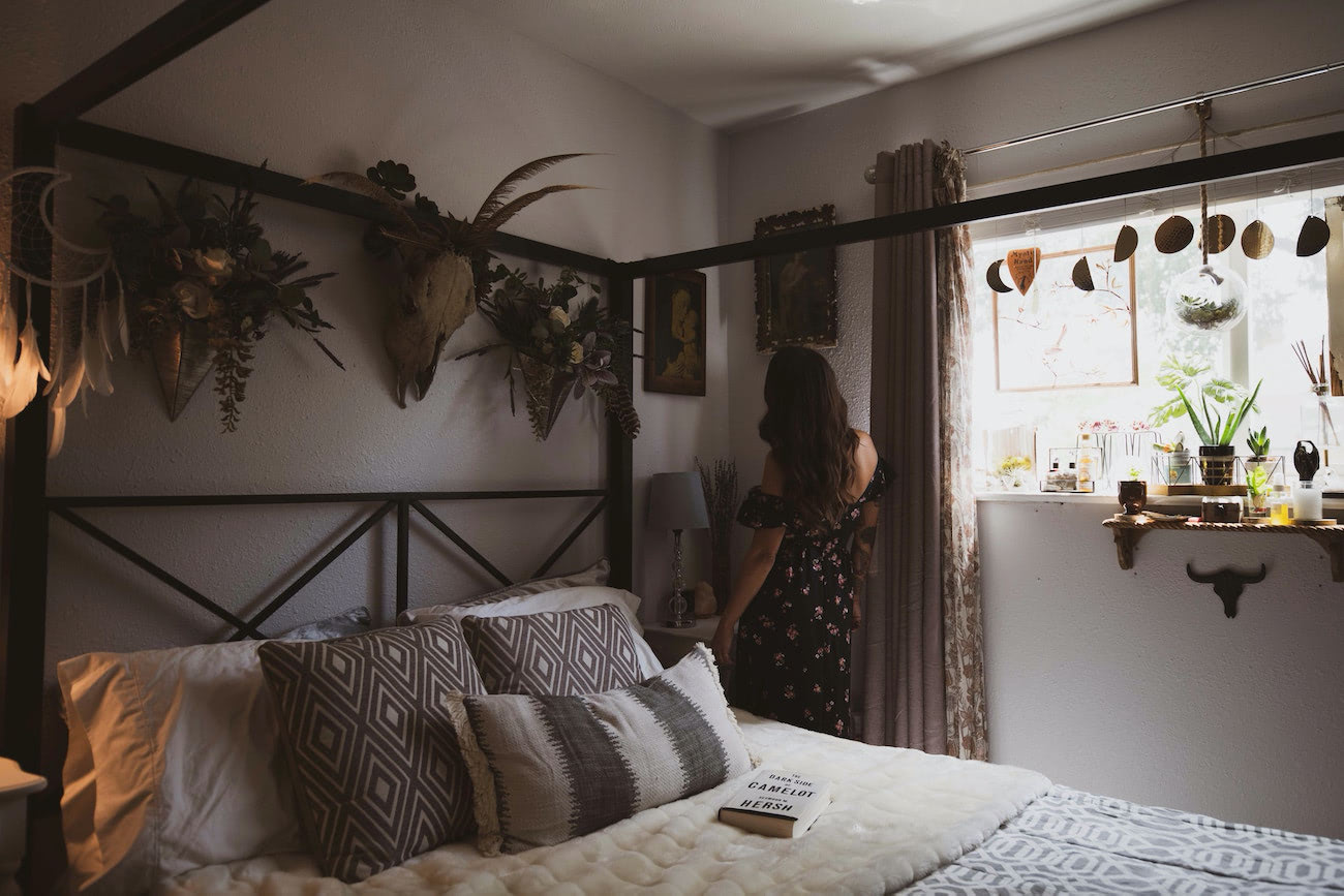 5 Tips To Decorate Small Bedrooms Without Breaking The Bank